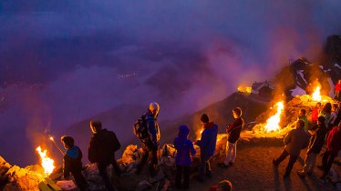 Výhledy na rituální horské ohně z pohoří Nordkette vysoko nad Innsbruckem nemají chybu, © Webhofer / W9 Werbeagentur
