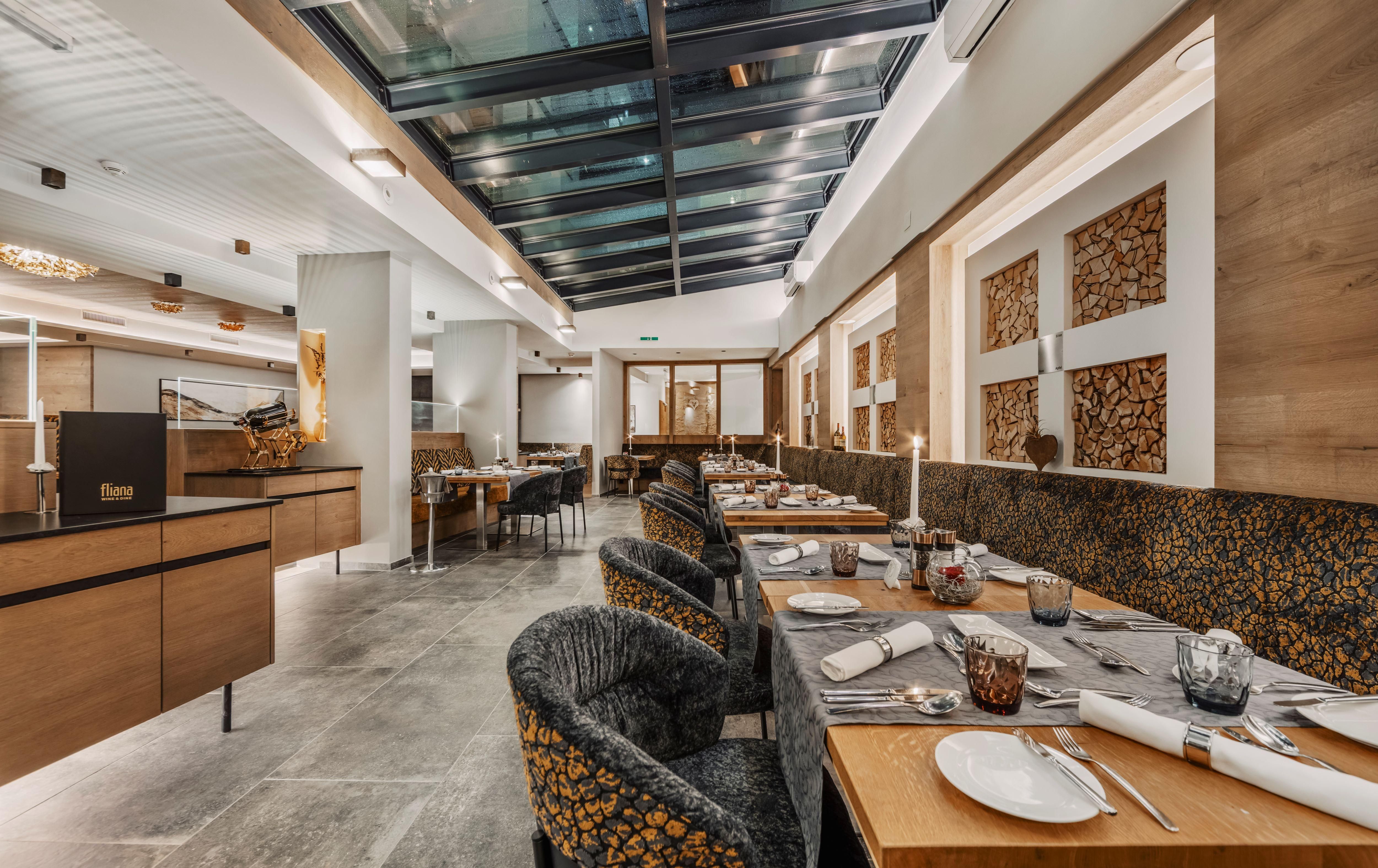 A modern restaurant with stylish tables and chairs. Large windows provide plenty of daylight and a welcoming atmosphere.