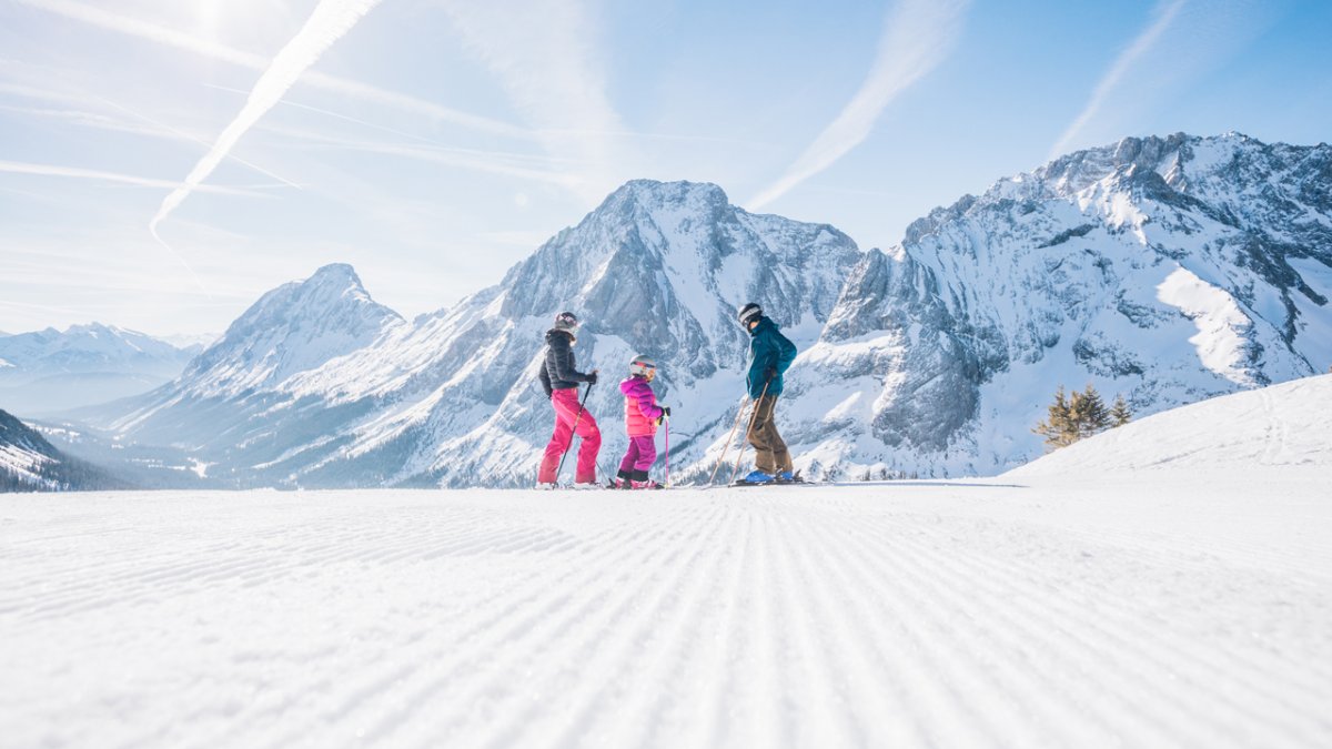 Lyžování v rodinném ski areálu Ehrwalder Almbahn, © Tiroler Zugspitz Arena, C. Jorda