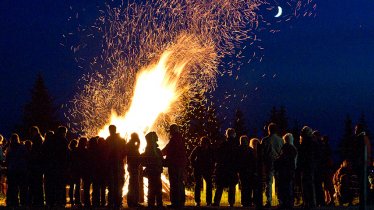 Součástí tradic kolem letního slunovratu v Kitzbühelských Alpách jsou rituální ohně, které se každoročně zapalují například na vrcholu Harschbichl, © Gerhard Groger
