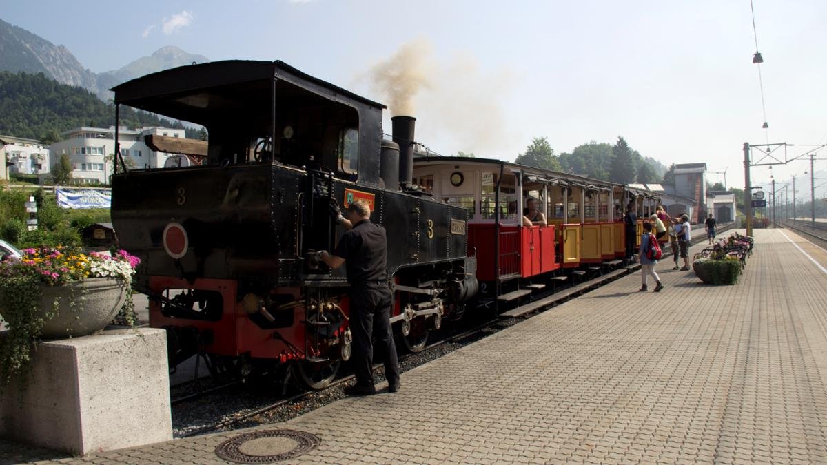 Ozubnicová železnice Achenseebahn vybudovaná před více než 120 lety překonává na své sedmikilometrové trase z Jenbachu do Seespitzu více než 440 výškových metrů. Je to nejstarší parní železnice svého druhu v Evropě a zaručeně nadchne návštěvníky všech věkových kategorií., © Tirol Werbung