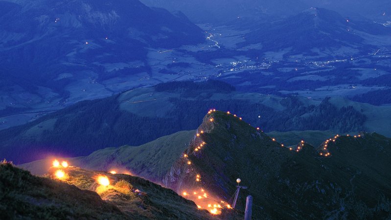 Rituální horské ohně v Tiroler Zugspitz Areně, © Albin Niederstrasser