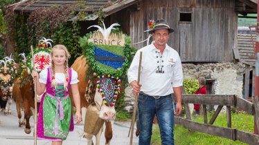Dobytek se vrací z alpských pastvin slavnostně vyzdobený, © Erste Ferienregion im Zillertal / Walter Kraiger